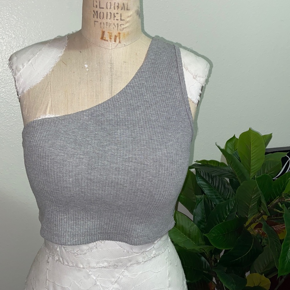 Half shoulder Crop-top